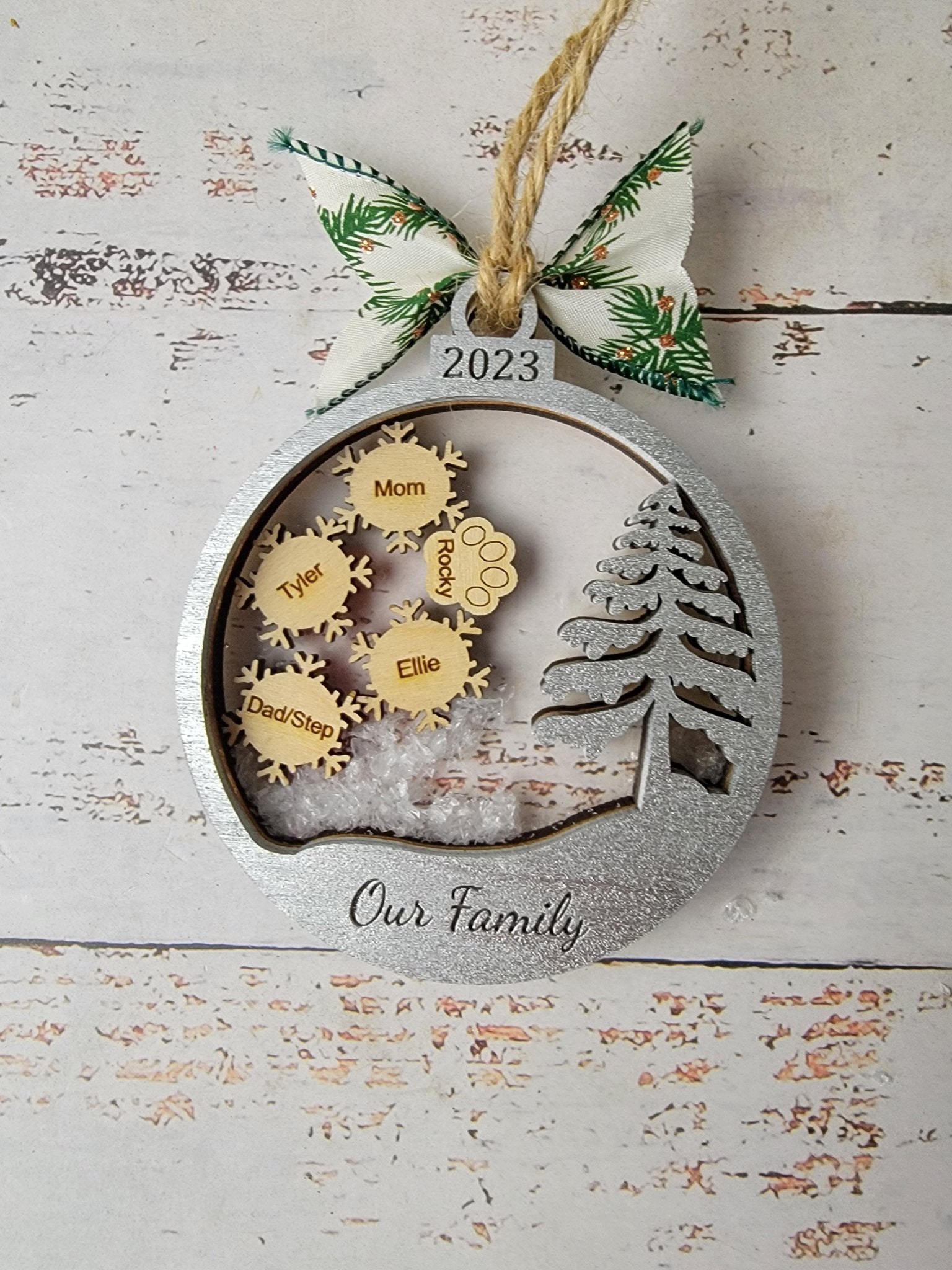 Personalize Snow Globe 2023 Family Ornament - EverLee Creations