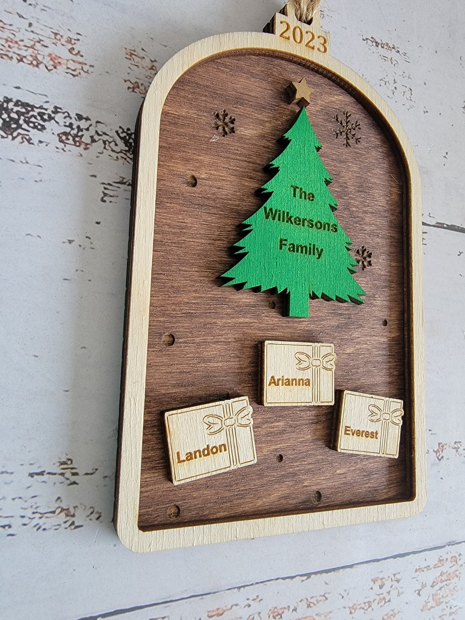 Tree Family Christmas Ornament, Personalized 2023 ornament, wood ornament,christmas tree ornament, secret Santa gift,annual family ornament - EverLee Creations