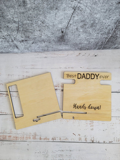 Best Daddy ever hand print, docking station. Keep all personal items organized, Gift for Him, Personalized Gift,Gift for Husband,Fathers Day - EverLee Creations