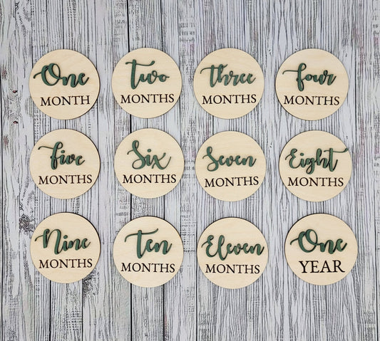 Monthly Wooden Milestone Photo Prop| Wooden Disc With Monthly Milestone for Baby Pictures| Baby Shower Gift | New Baby - EverLee Creations